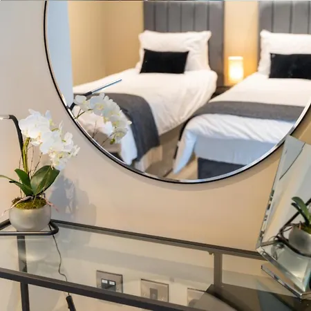 Entire 2 Bed - Free Parking - No. 35 - The Cosy Collection Ltd Apartment *