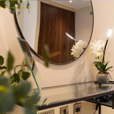 Entire 2 Bed - Free Parking - No. 35 - The Cosy Collection Ltd *