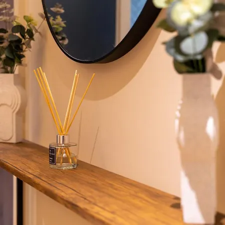Apartment Entire 2 Bed - Free Parking - No. 35 - The Cosy Collection Ltd *