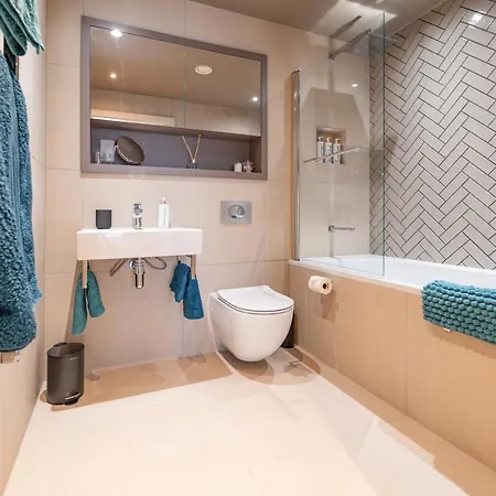 Entire 2 Bed - Free Parking - No. 35 - The Cosy Collection Ltd Apartment *