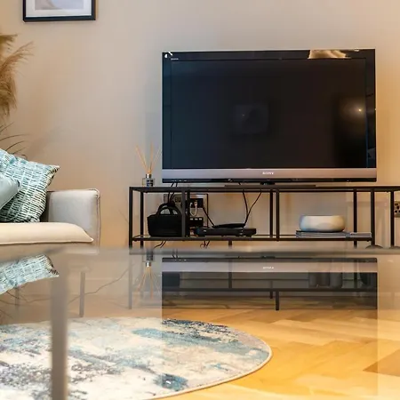 Apartment Entire 2 Bed - Free Parking - No. 35 - The Cosy Collection Ltd *