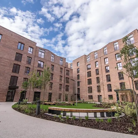 Entire 2 Bed - Free Parking - No. 35 - The Cosy Collection Ltd Apartment